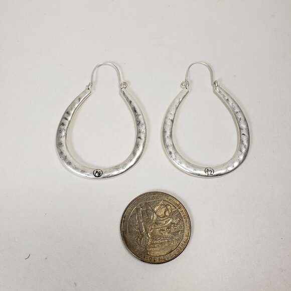 Women's Stunning Hammered Silver-tone Hook Earrings with Crystal - Picture 7 of 10